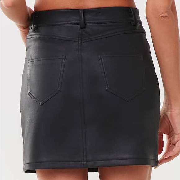 Black leather skirt - Picture 2 of 3